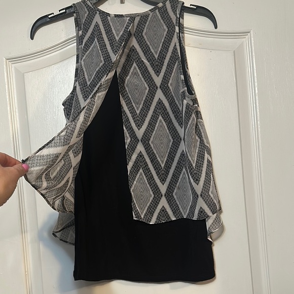 Black and Gray Patterned Women's Top - Picture 4 of 6